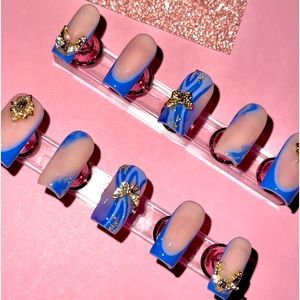 I sell press ons customs !!